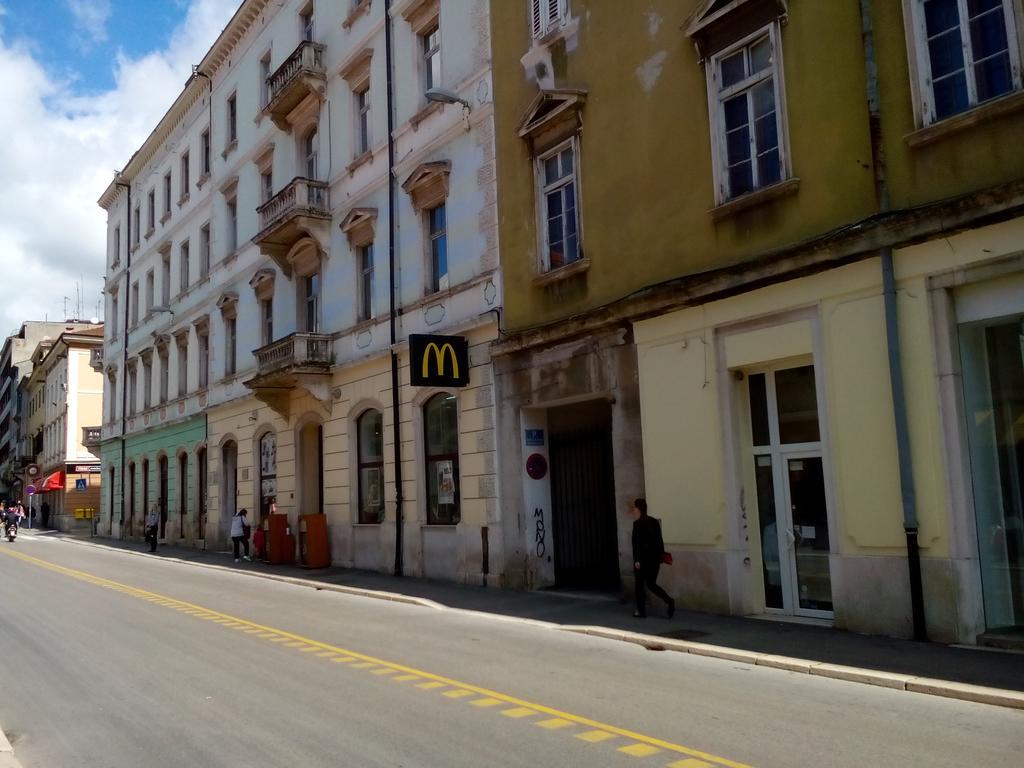 Dejan Apartment-Top Centar Pula Exterior photo
